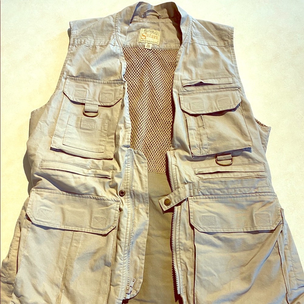 Cabela’s Men’s Khaki Vest